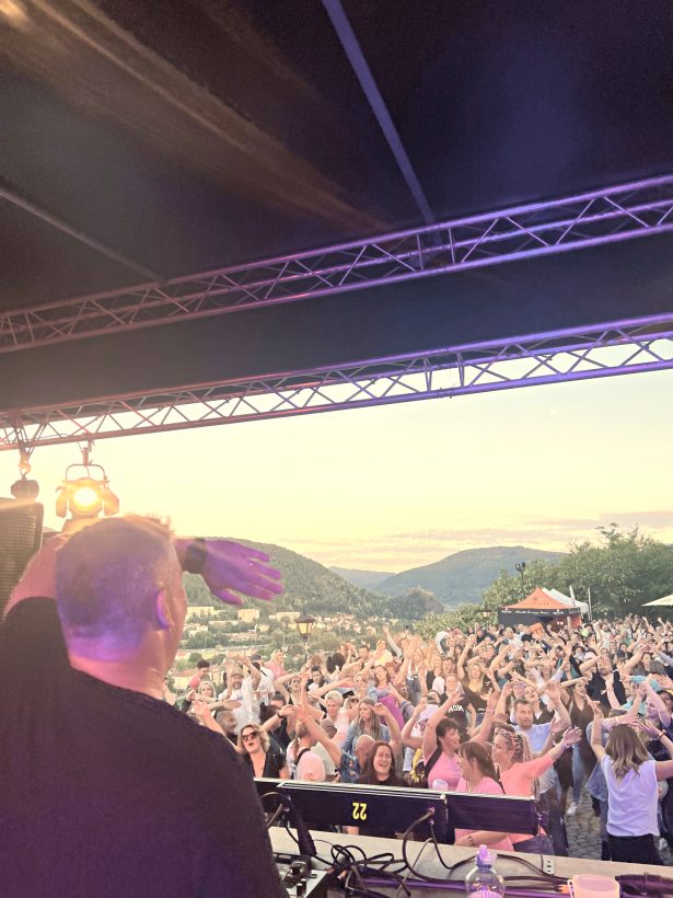 Devadesátky na Větruši — DJ Ondra Vodný