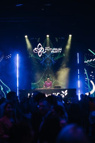 Herbalife Futurium Party ve Forum Karlín — DJ Ondra Vodný, plný parket